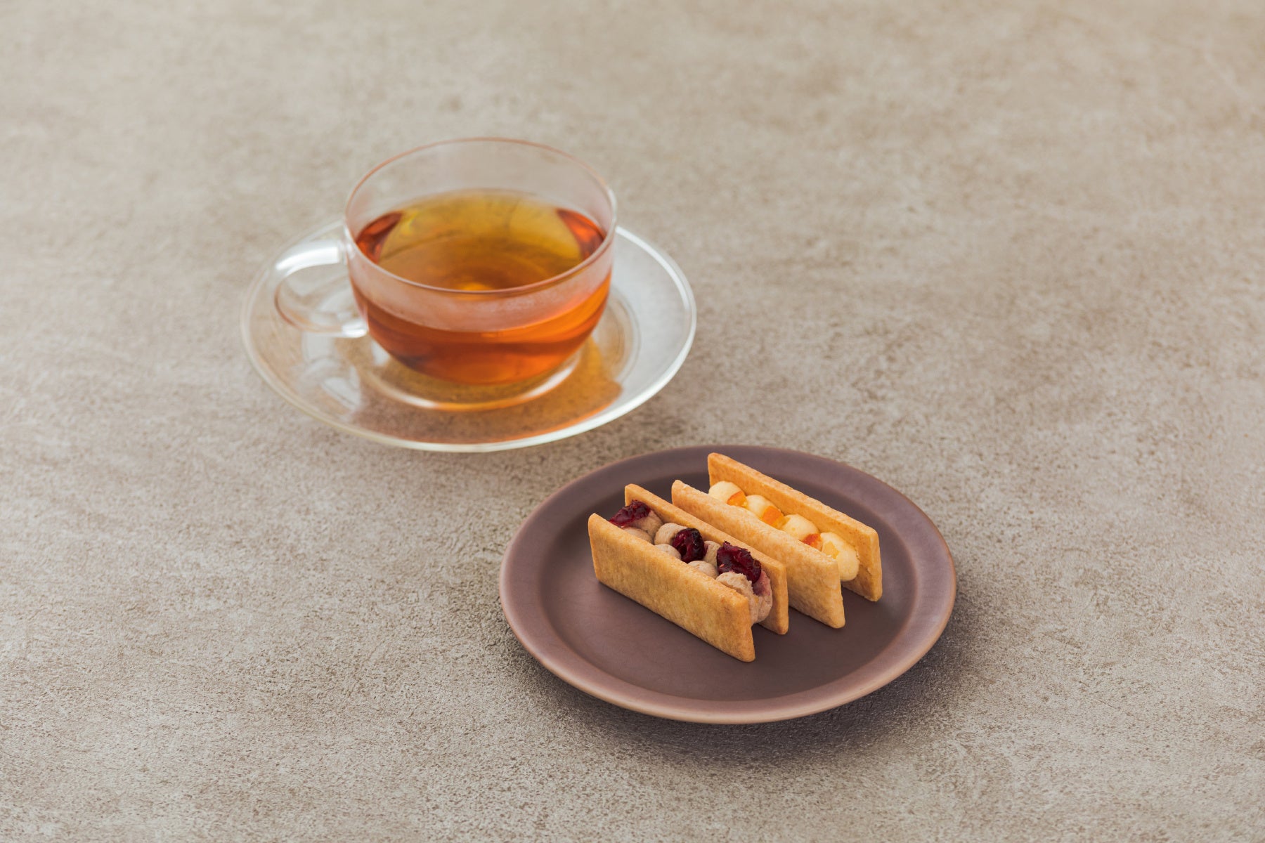 左より、クランベリーカシス、オレンジブランデー