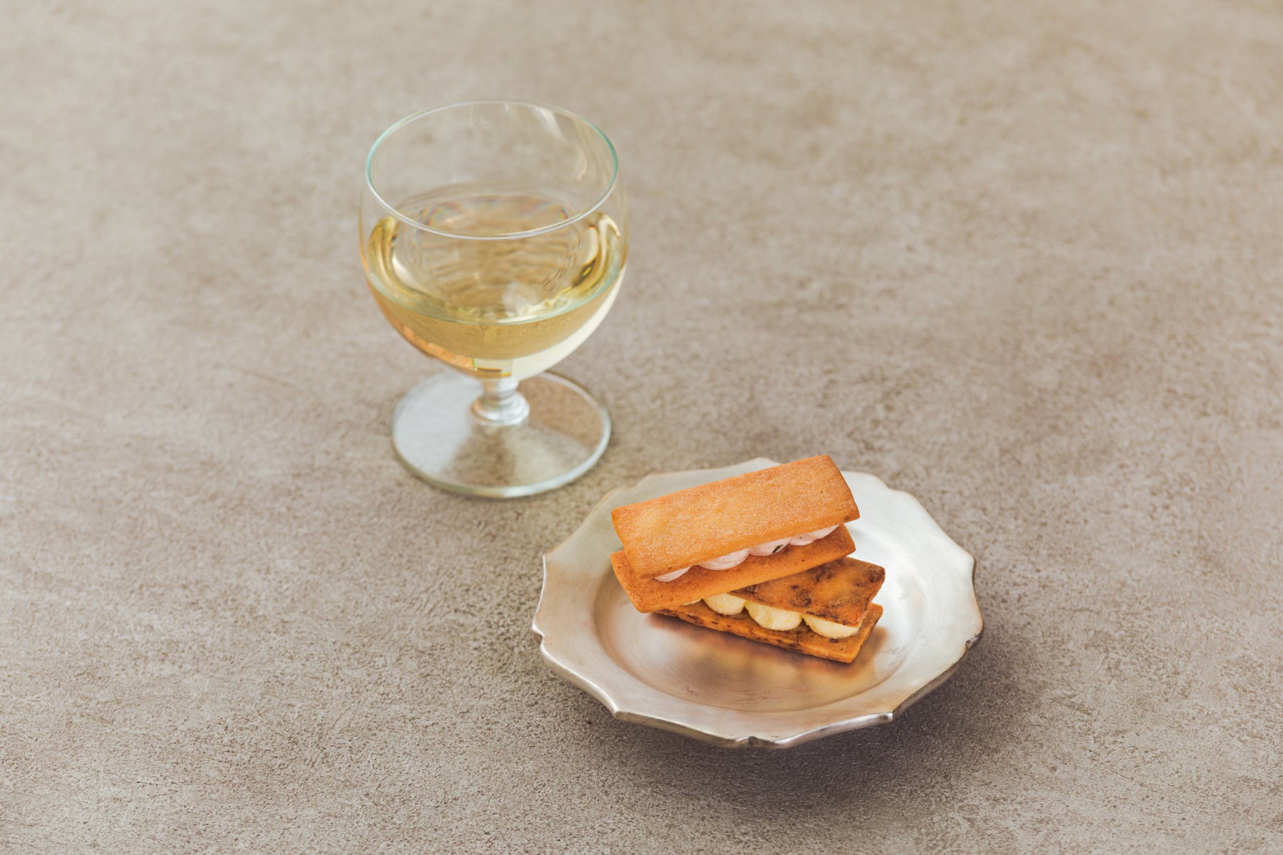 上から、サーモンケッパー、エダム