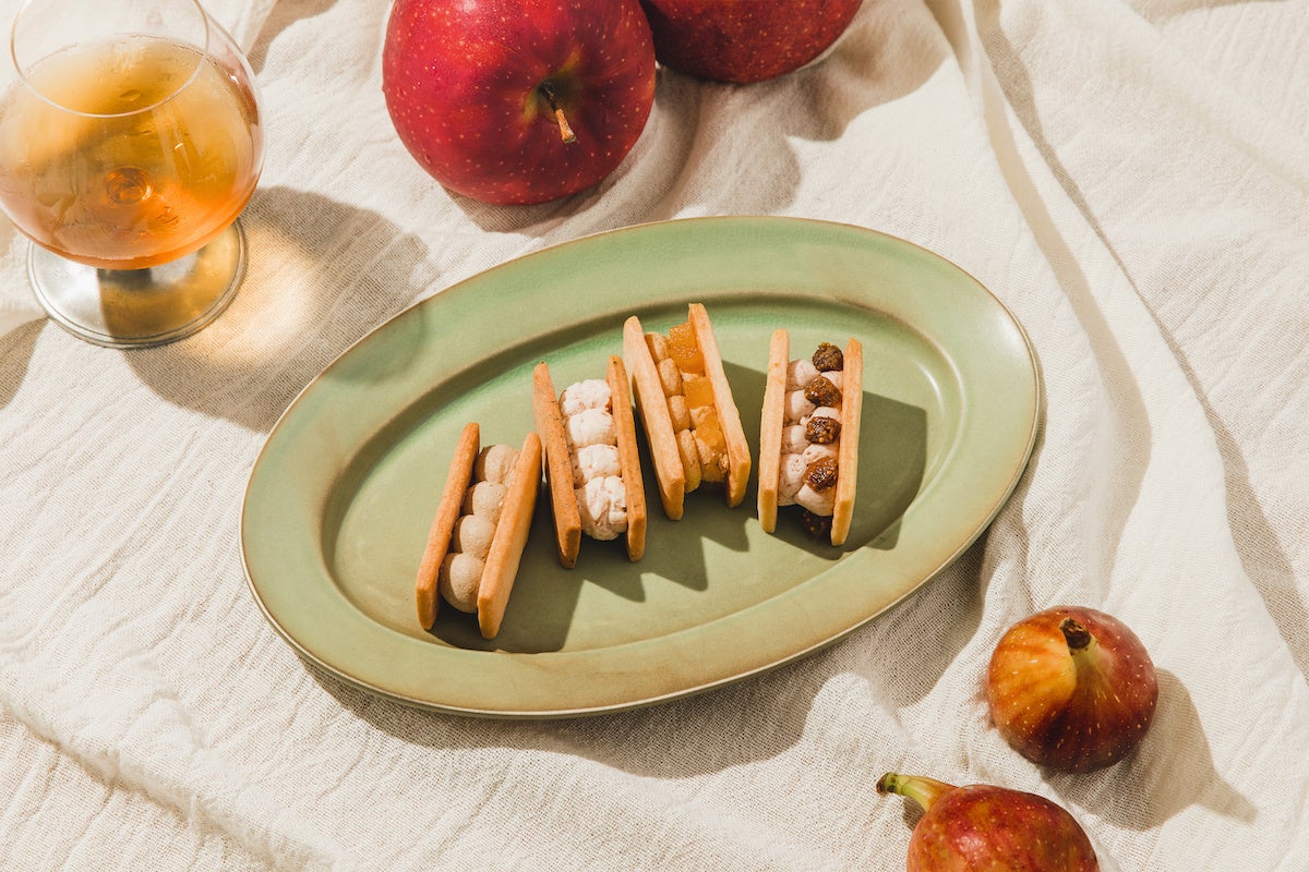 左から、レバーパテ×エピス、ハモンセラーノ×トマト、カラメル林檎×ウイスキー、無花果×ポートワイン