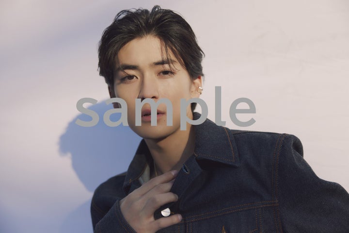 俳優・高橋文哉さんの2024年卓上カレンダー、表紙と限定購入特典をついに公開! 俳優・高橋文哉さんの2024年卓上カレンダー、表紙と限定購入特典をついに公開!