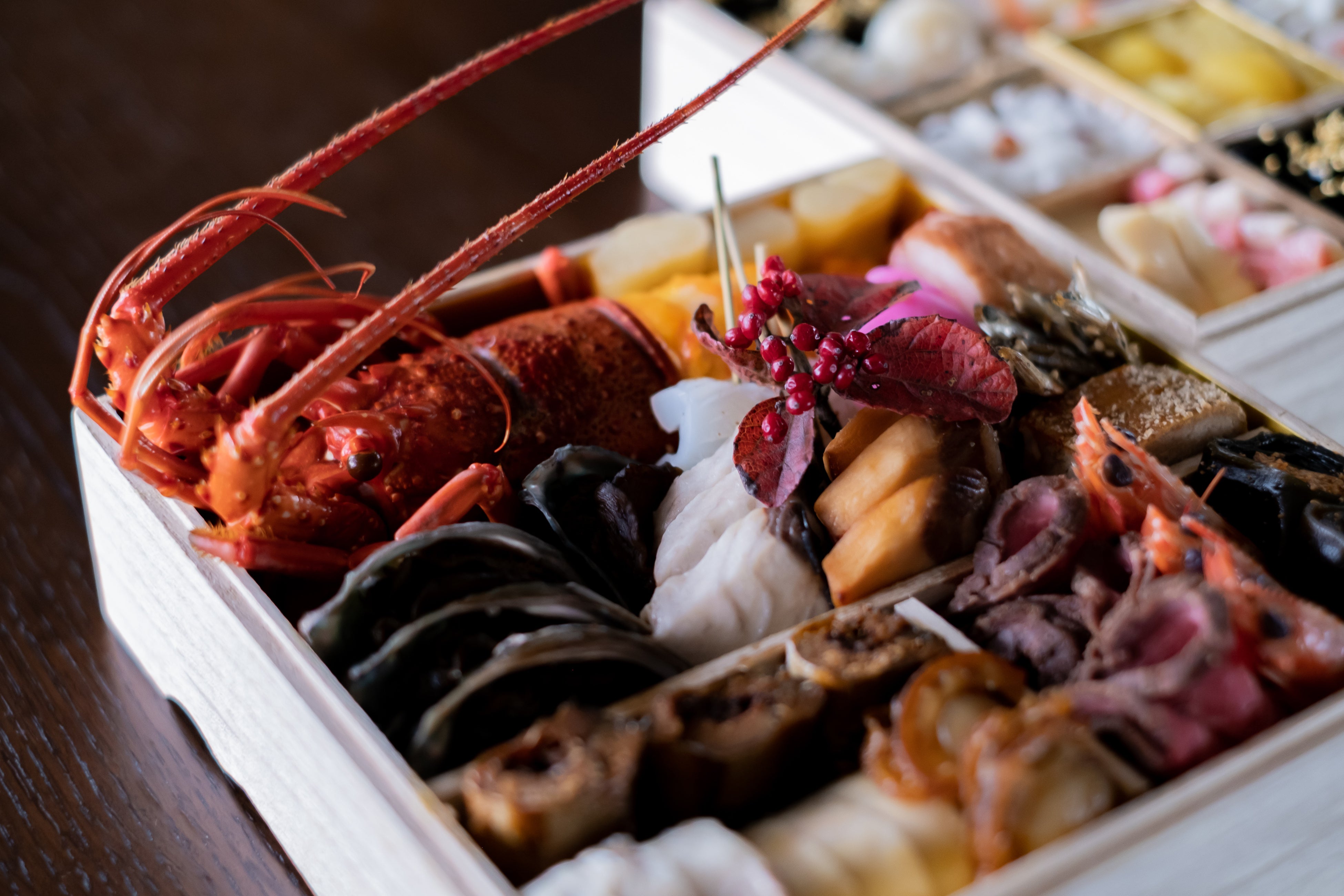 伊勢海老は、三重県・二木島の女性漁師から届いたものを使用。環境負荷の低い定置網漁で収穫しています