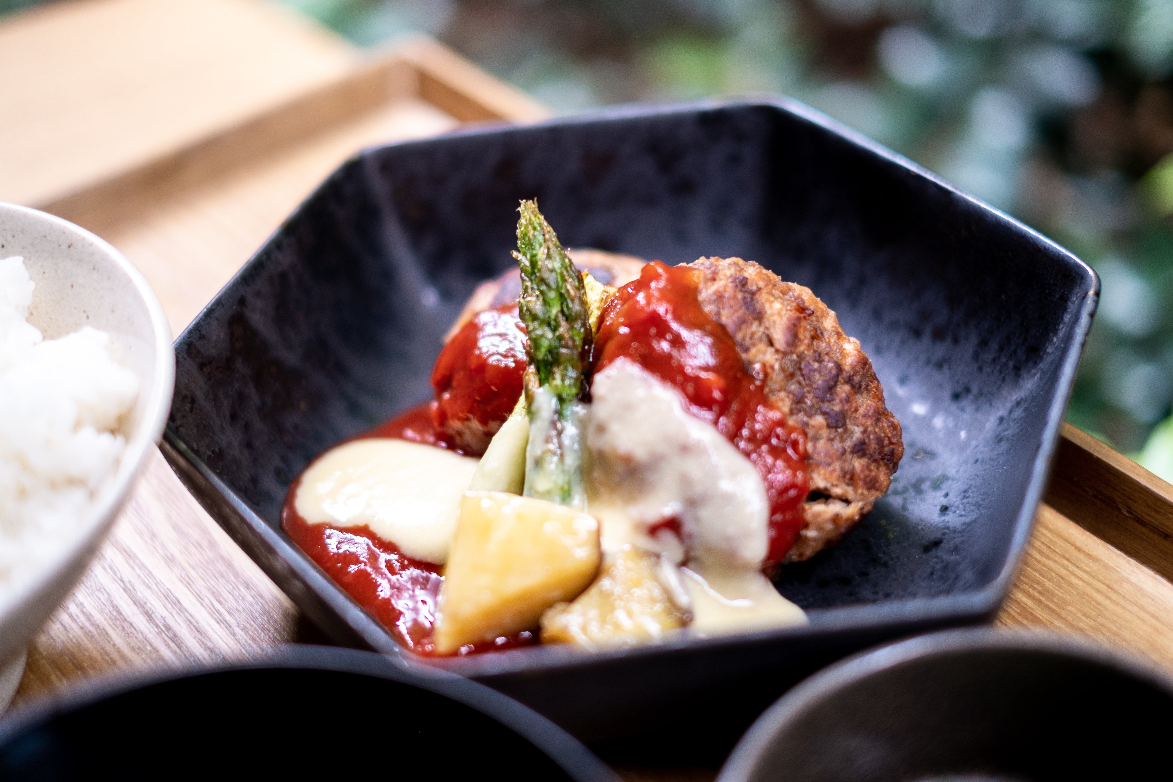 大豆ミートチーズハンバーグトマトソース