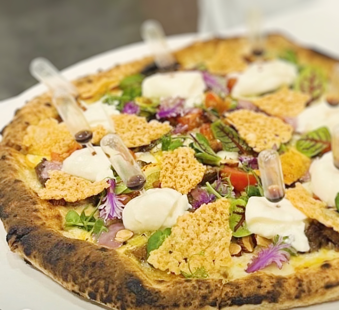 ↑醤油で味わうカリフォルニア産チーズ・牛肉・レモンのピッツァ