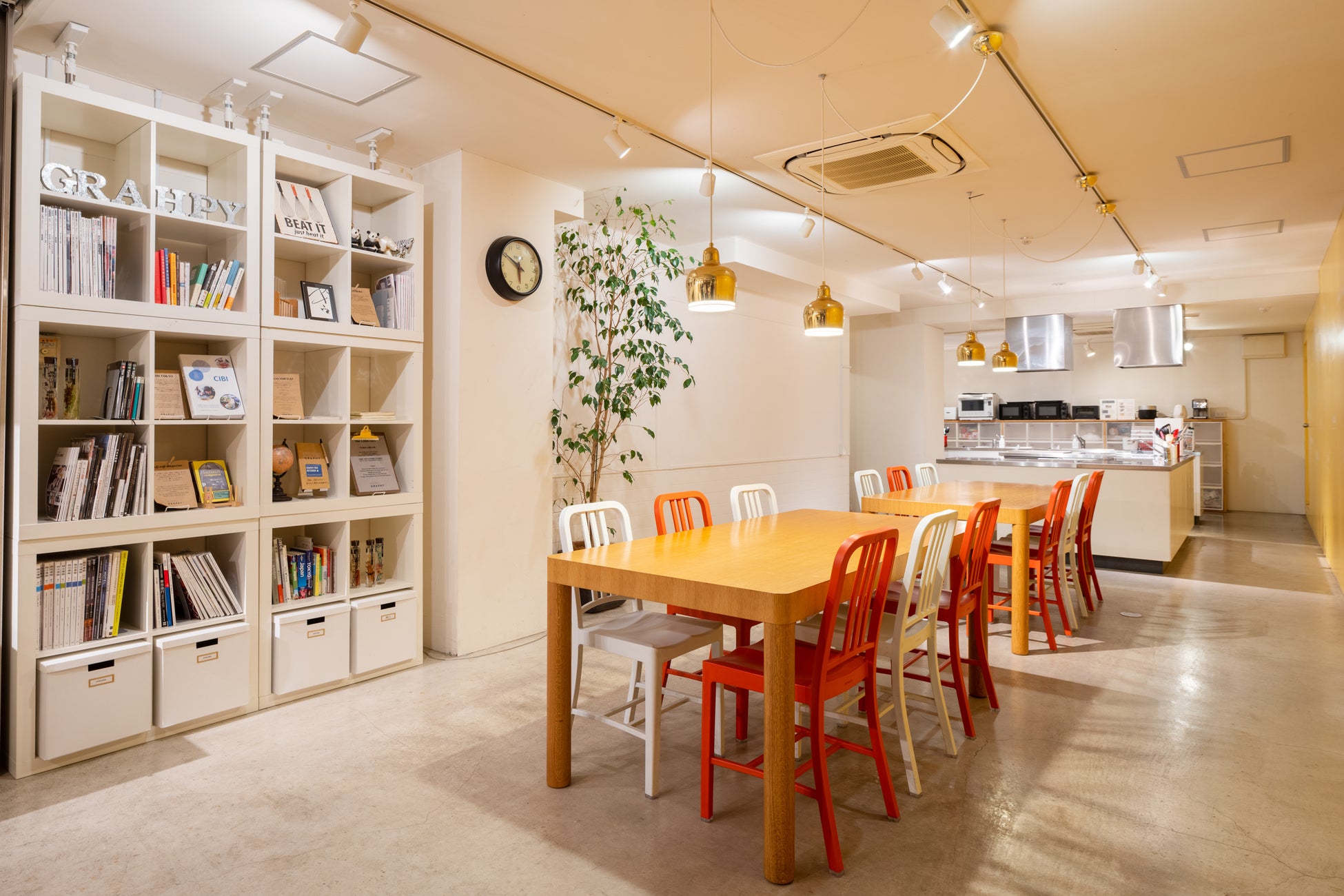 (写真:HOTEL GRAPHY 根津 ラウンジ)
