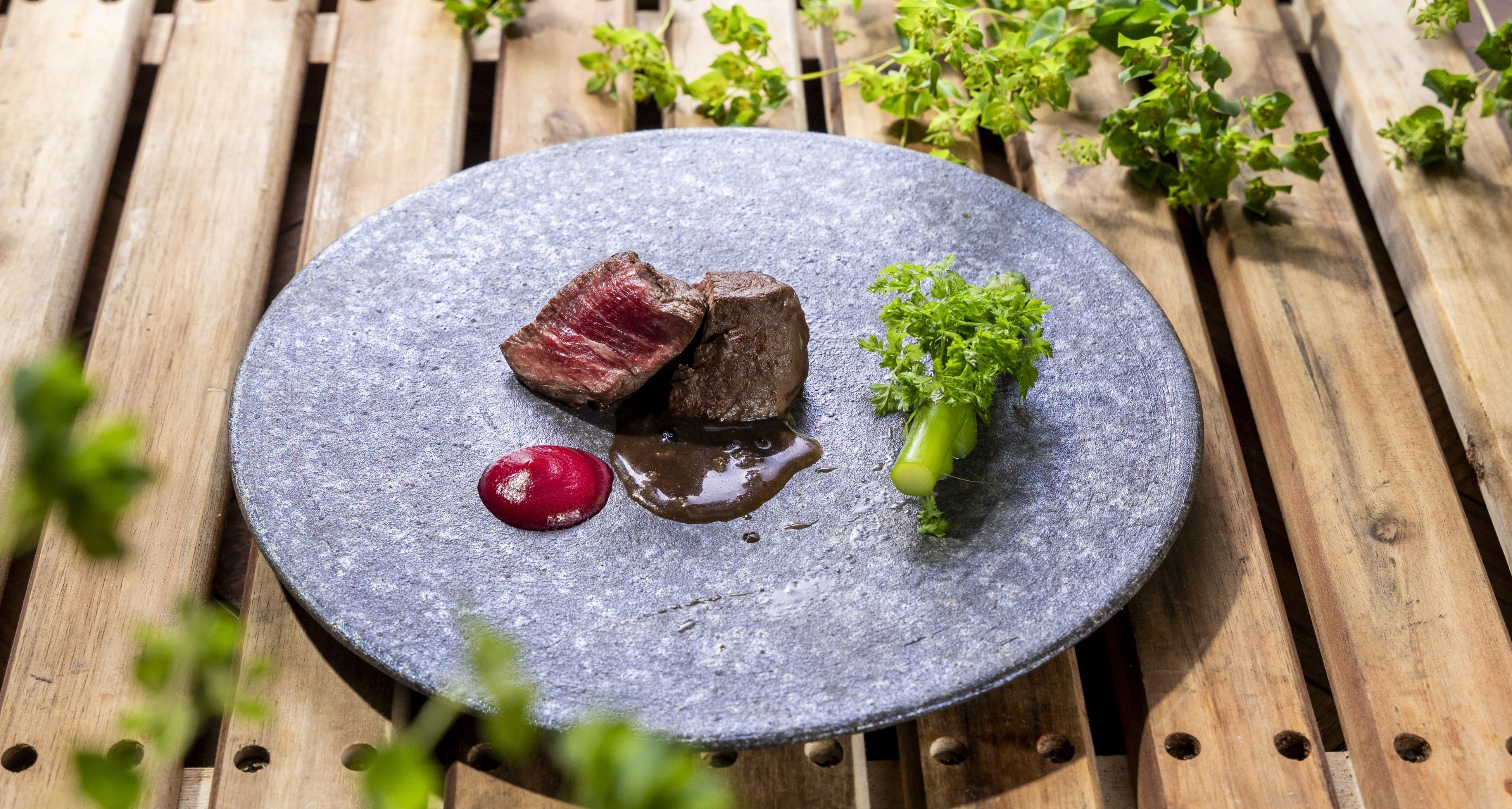 （画像：プライムビーフとアスパラガス）