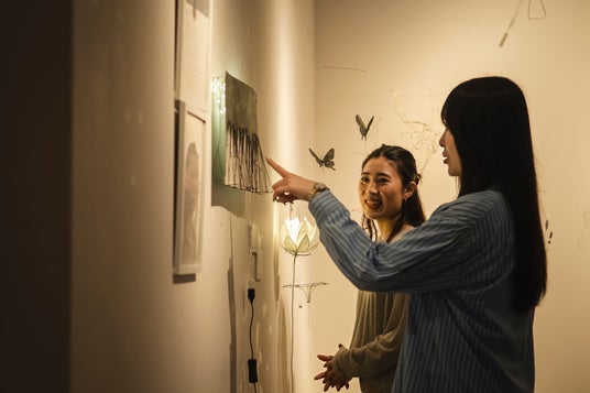 歴史的建造物の中を揺れる、光と影に没入する幻想的なアート体験!空間全体をアートとして体感できる、入場無料のホテル内ギャラリー「UNWIND GALLERY」にて、造形作家「jobin.」氏の展示開始 歴史的建造物の中を揺れる、光と影に没入する幻想的なアート体験!空間全体をアートとして体感できる、入場無料のホテル内ギャラリー「UNWIND GALLERY」にて、造形作家「jobin.」氏の展示開始