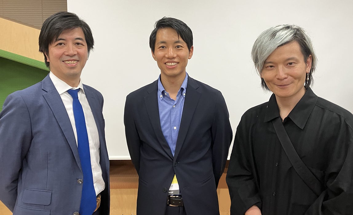 左:DST共同代表理事 高島宏平氏 中央:ヤマシタ代表取締役社長 山下和洋 右:DST共同代表理事 宮田 裕章氏