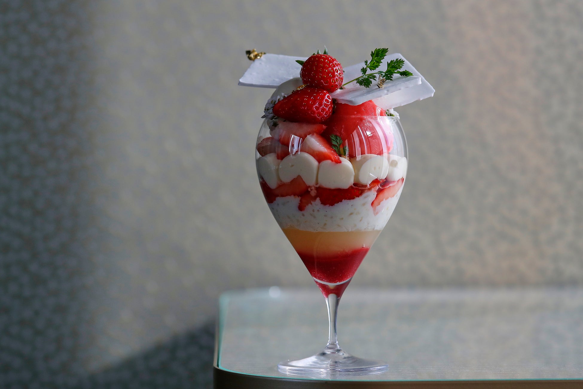 エンポリオ アルマーニ カフェ 3 月のパフェ 苺 いばらキッス 酒粕 柚子のパフェ がスタート ジョルジオ アルマーニ ジャパン 株式会社のプレスリリース エンポリオ アルマーニ カフェ 3 月のパフェ 苺 いばらキッス 酒粕 柚子のパフェ がスタート ジョルジオ アルマーニ ジャパン 株式会社のプレスリリース