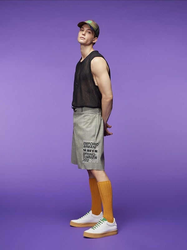 キャップ36,300円 タンクトップ36,300円 ソックス8,580円 スニーカー41,800円