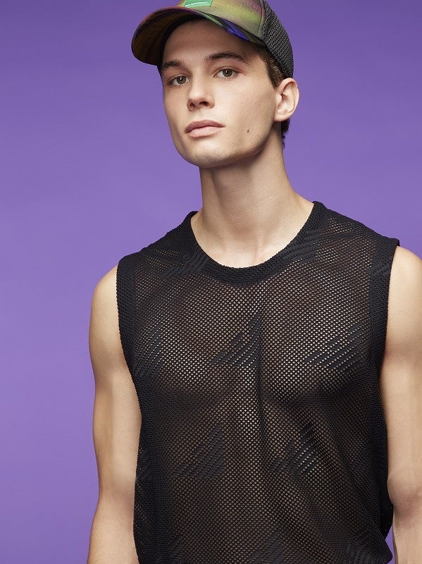 キャップ36,300円　タンクトップ36,300円