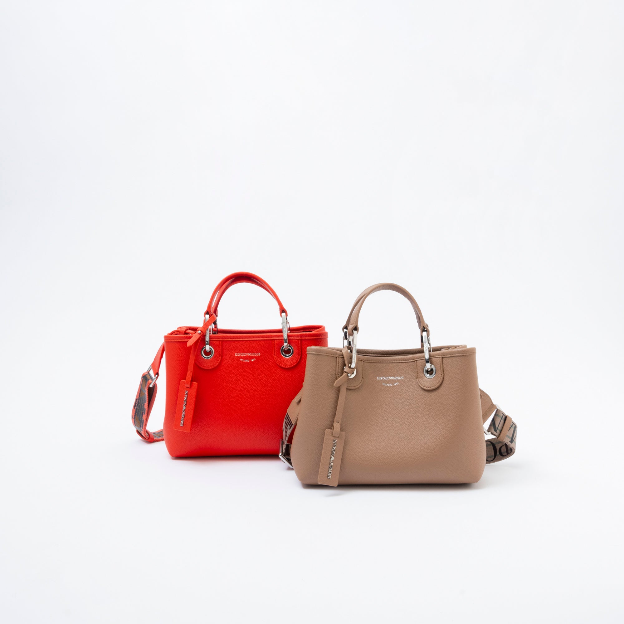 既存素材もメタルがシルバーカラーになって新登場。