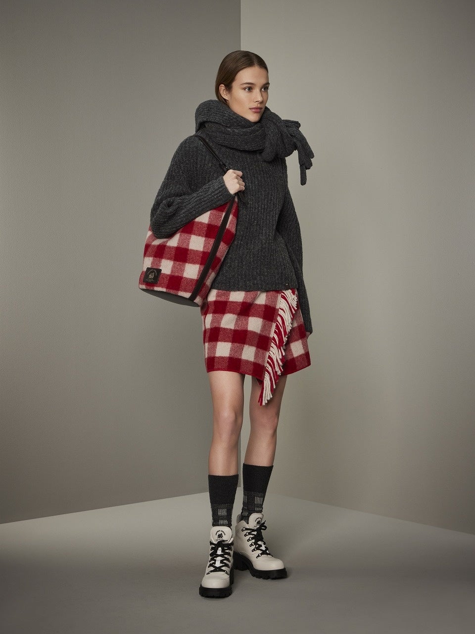 美品 エンポリオアルマーニ ケープ ポンチョ 羽織 EMPORIO ARMANI(エンポリオアルマーニ) ポンチョ・ケープ