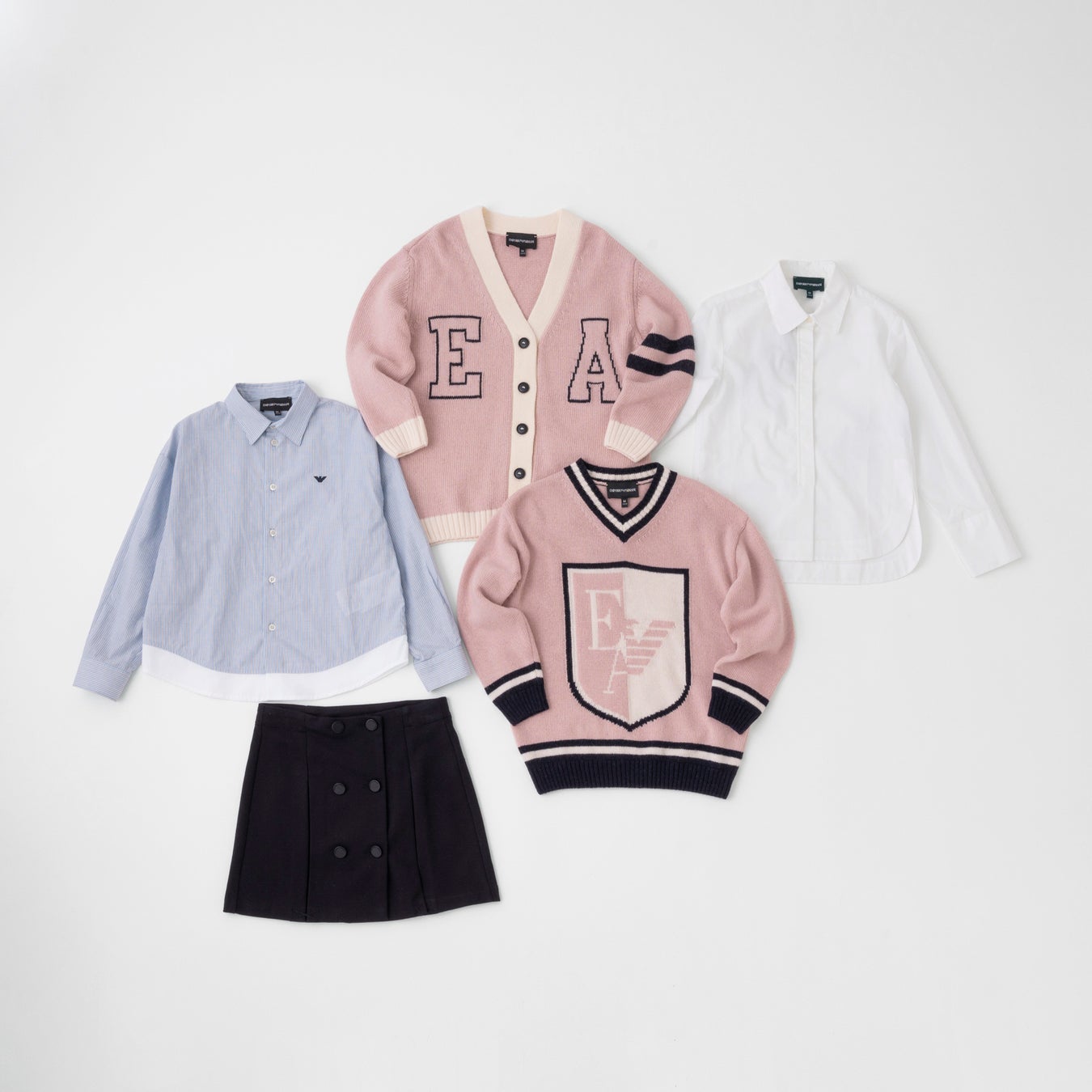 シャツ25,300円スカート28,600円カーディガン42,900円セーター38,500円シャツ28,600円(税込み)