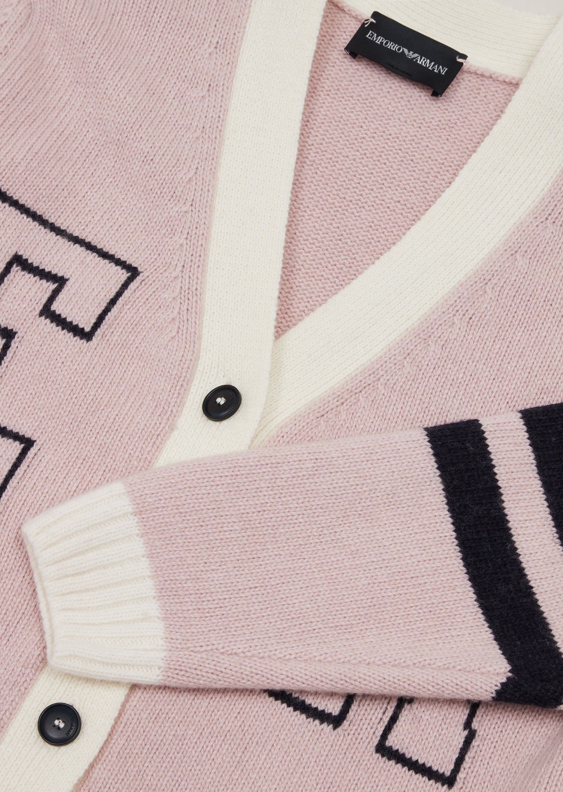 カーディガン42,900円（税込み）