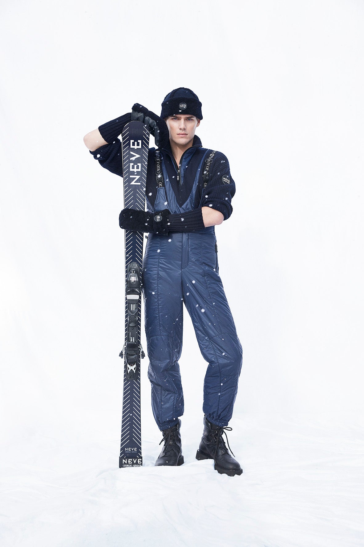 セーター319,000円スキーパンツ319,000円