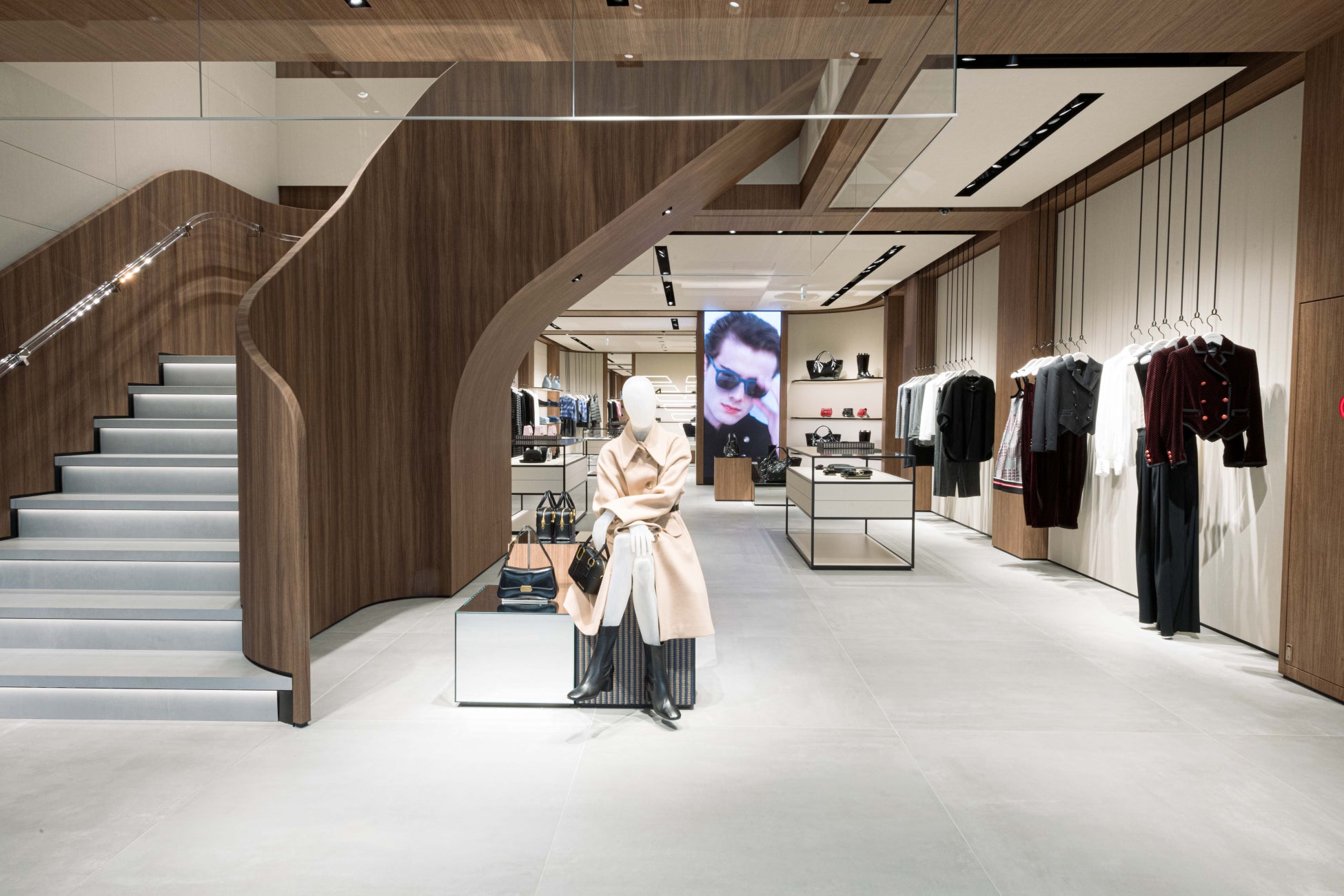 1F ウィメンズフロア