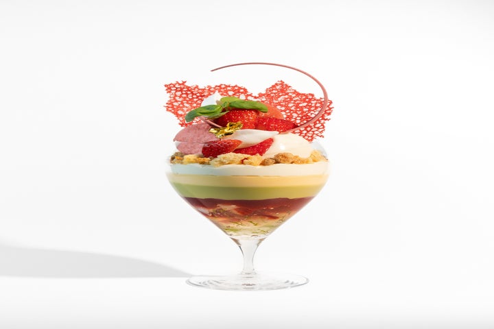 【エンポリオ アルマーニ カフェ】1月限定！爽やかな苺バジルミントパフェ