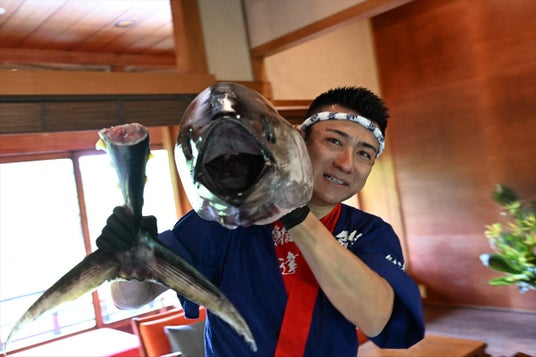 【年間開催500件突破・前年比130%】ただのマグロ解体ショーじゃない!9年連続トップ実績の『鮪達人』が“圧倒的な熱狂”を生み出せる理由 【年間開催500件突破・前年比130%】ただのマグロ解体ショーじゃない!9年連続トップ実績の『鮪達人』が“圧倒的な熱狂”を生み出せる理由