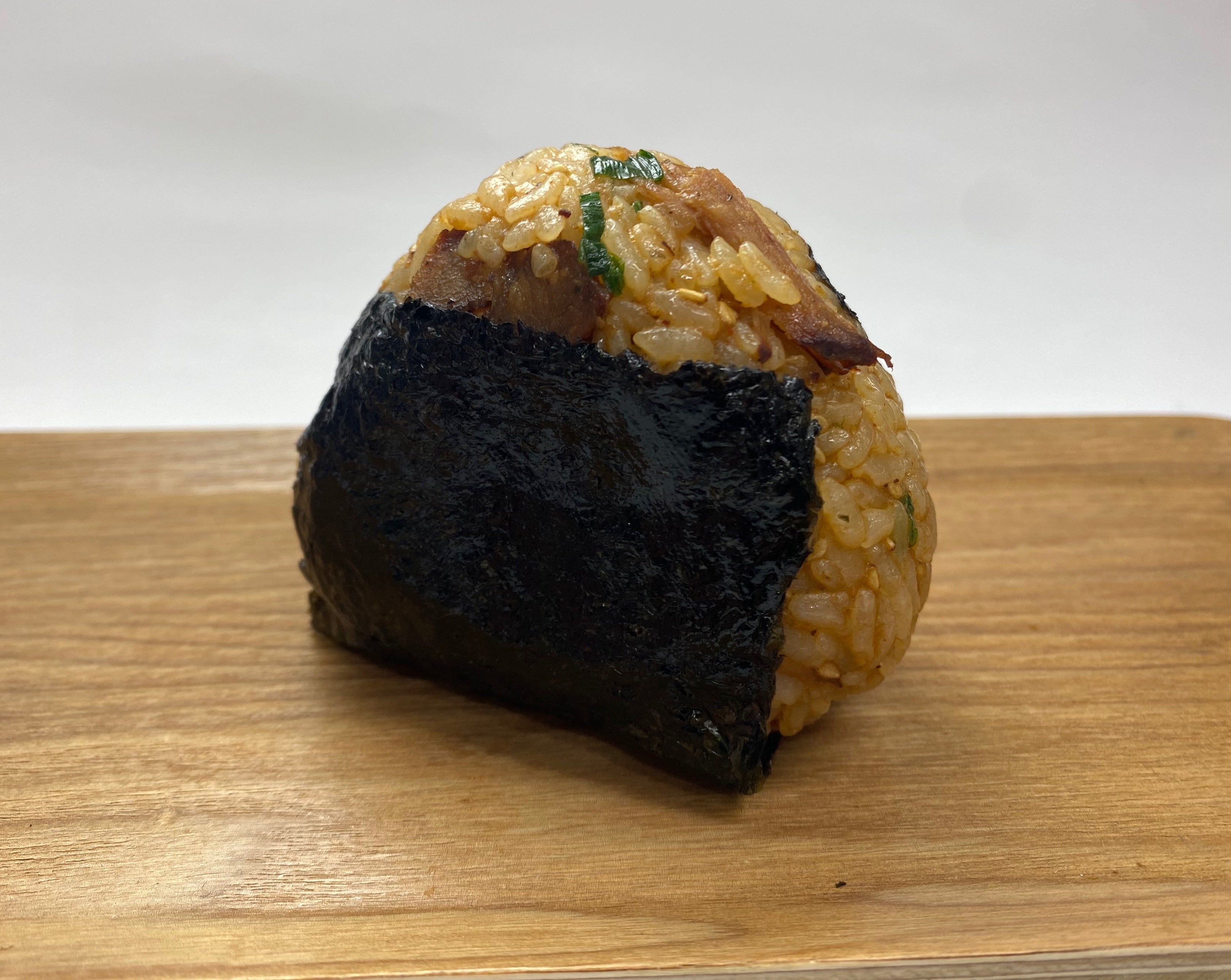 こめまるの米と弟子屈ラーメンの味噌のコラボおにぎり　（300円&nbsp; 1つ）