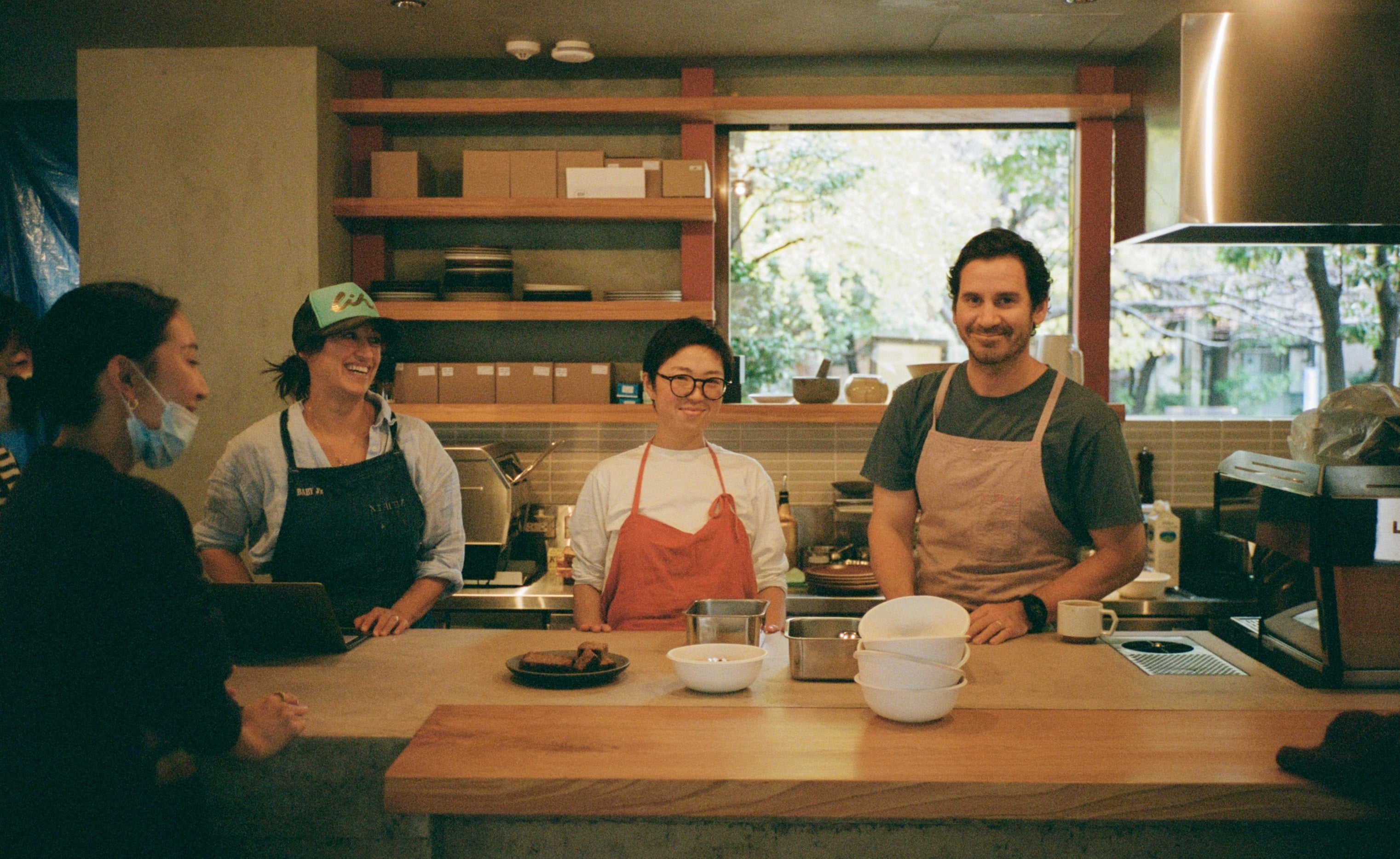 ケイト、ジェイジェイ、石井雅美（マネジャー）