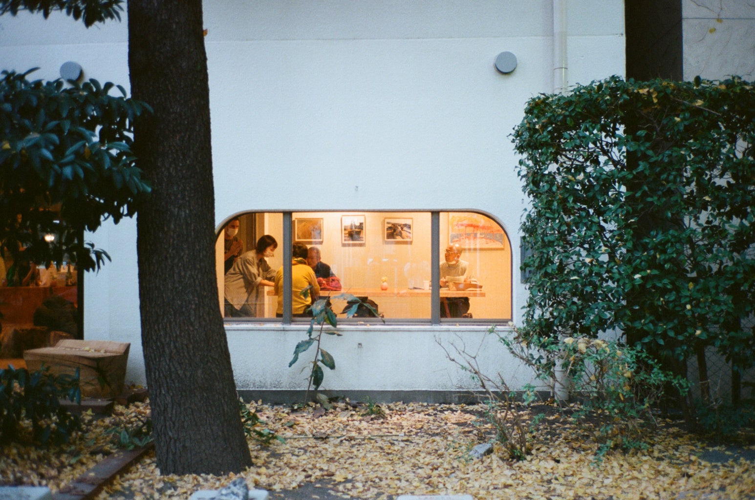 ギャラリー「堀留画廊」では、高橋ヨーコらの作品を展示中