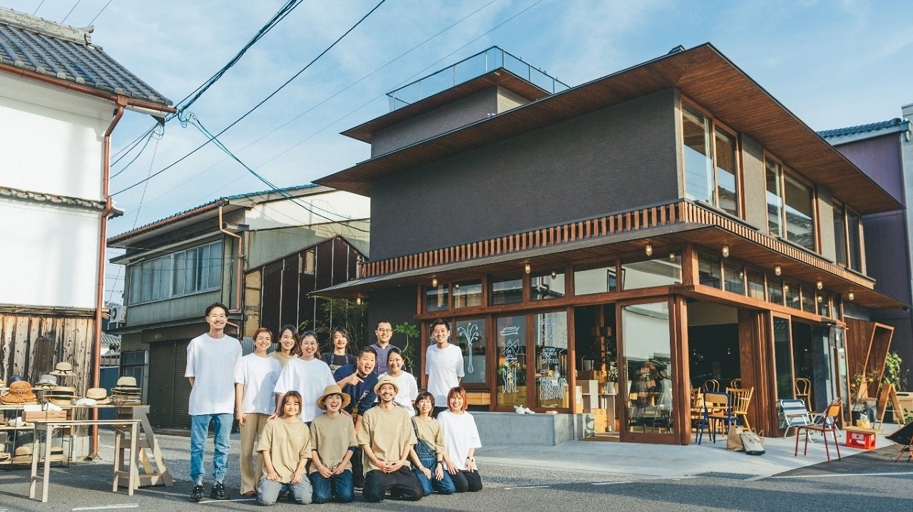 鬼崎シェフとMINATOYAおよびSOIL Setodaスタッフ（Photo：Taro Masuda）