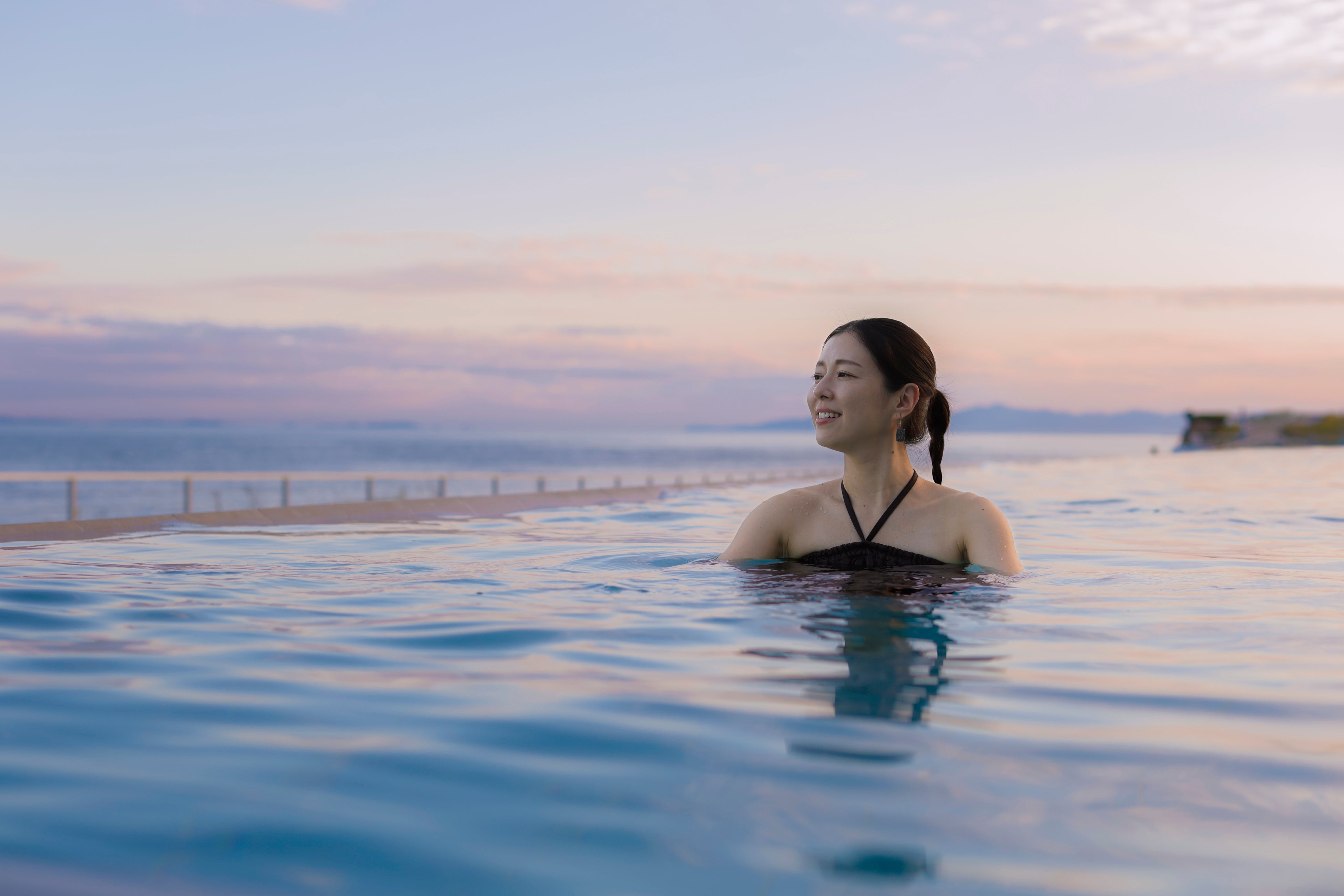 アクアイグニス淡路島】最大半額！絶景インフィニティ温泉プールで