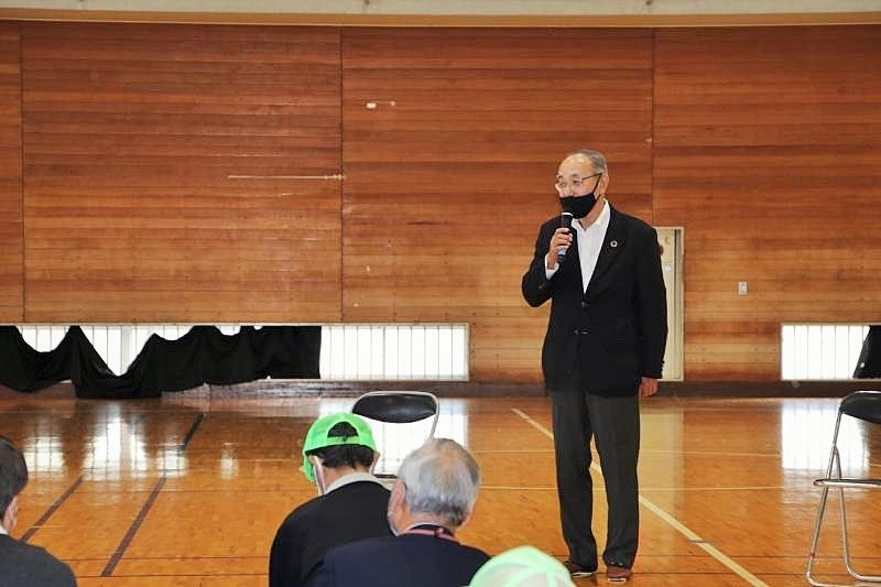 開会あいさつをする田淵会長