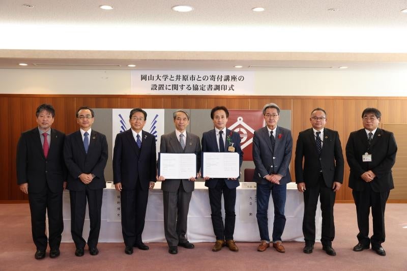 関係者の集合写真（※撮影時のみマスクを外しました）