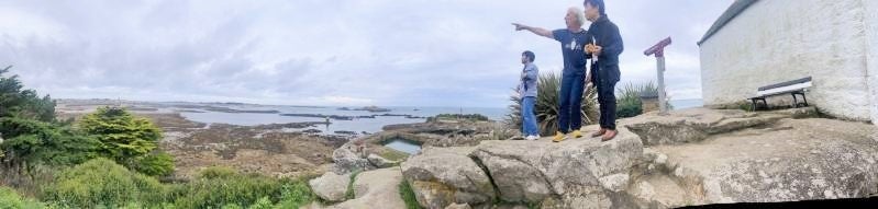 坂本臨海実験所長（右）