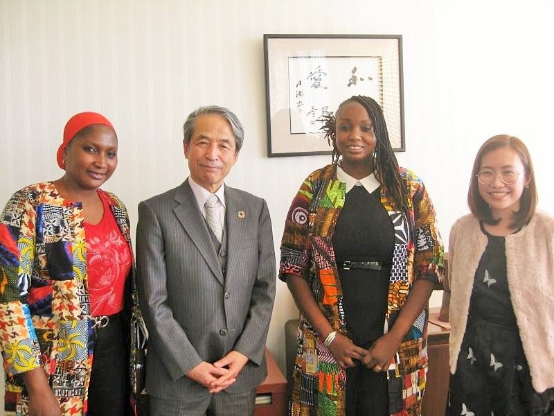 UNCTAD短期プログラム若手女性研究者らと記念撮影 ※撮影時のみマスクを外しています