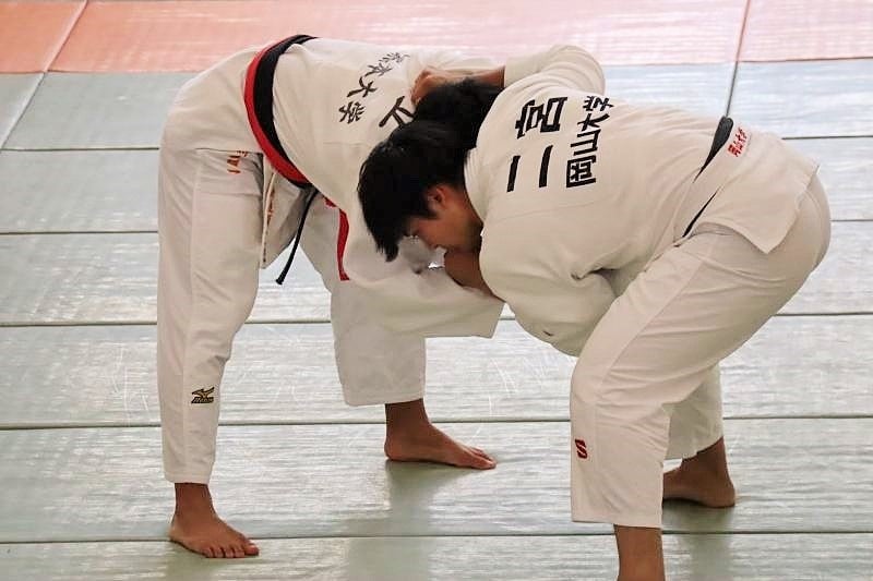試合中の様子(右:二宮良太さん(工学部3年))