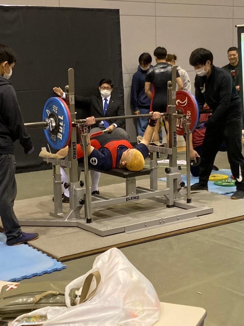 競技中の様子（男子74kg級、松井さん）