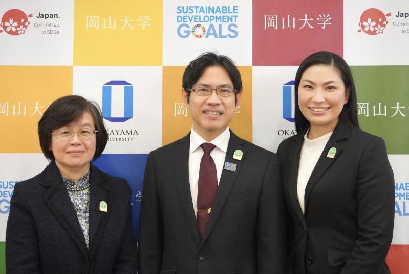 気候行動バッジを付けた記念撮影