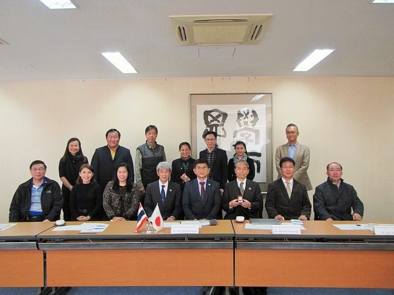 集合写真（槇野学長：前列右から3番目、Gasaluck学長：前列右から4番目）