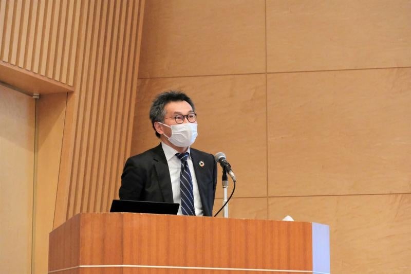 講演する西田教授