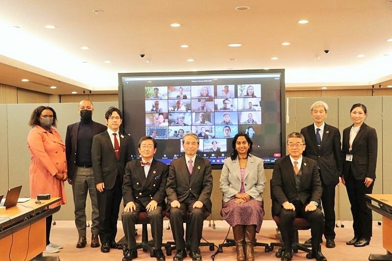 研究成果発表会での集合写真