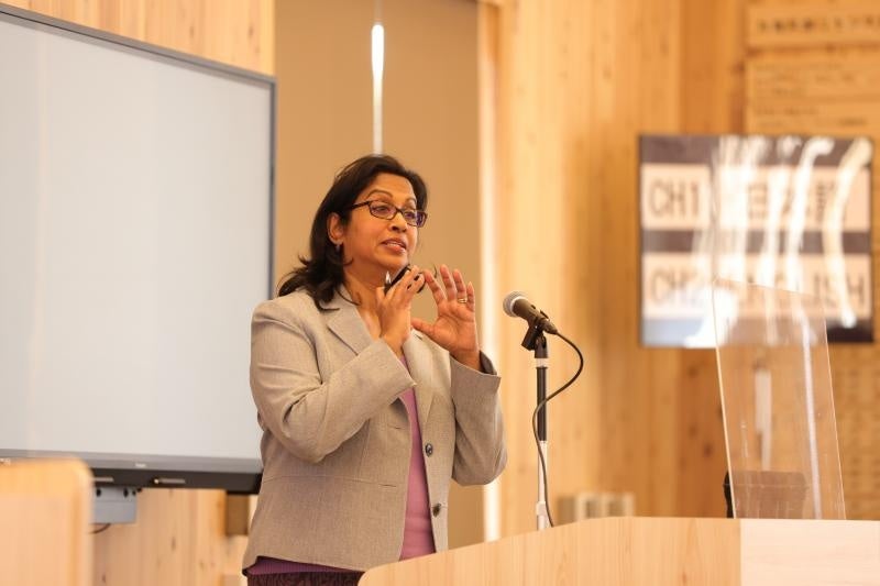 講演するシリマン局長