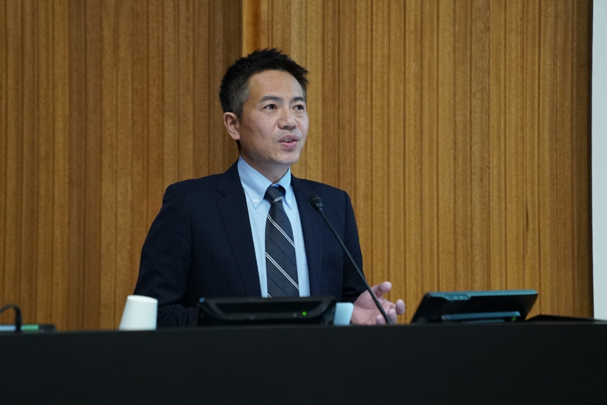 特別講演を行う岡山大学の諸岡教授