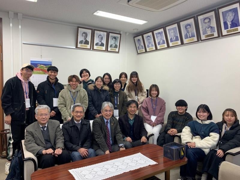 菅工学部長表敬訪問の様子