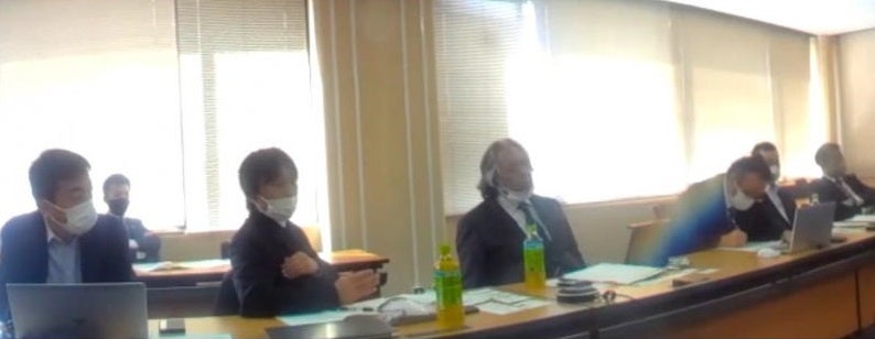 左から、マイクロン、（後ろ窓際）エスタカヤ、日亜化学、岡山理科大、中国経産局、フェニテック（2人）の参加者(中国経産局平井課長は右から3人目)