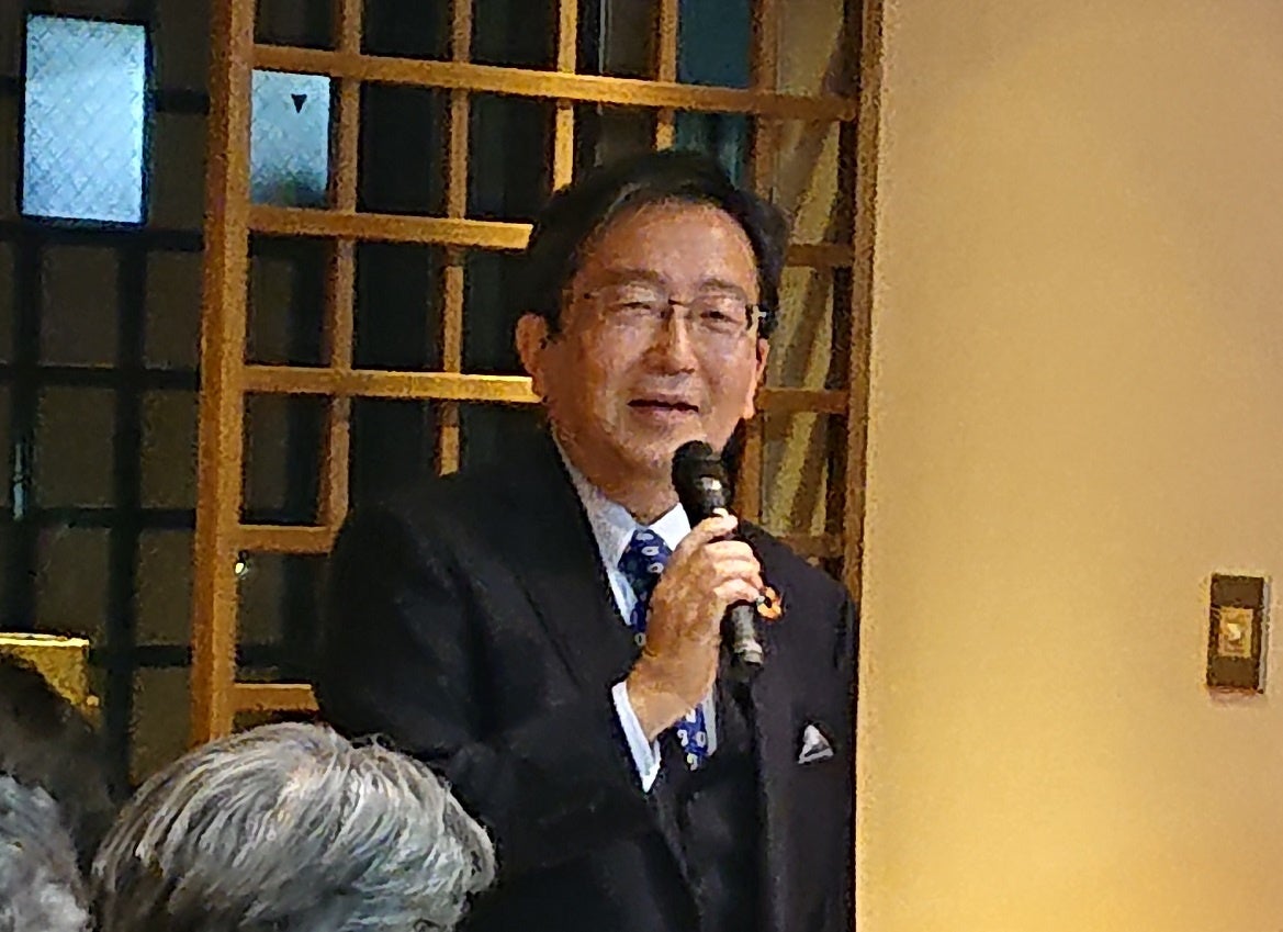 来年度からの本学の取り組みについて紹介する那須保友理事・副学長