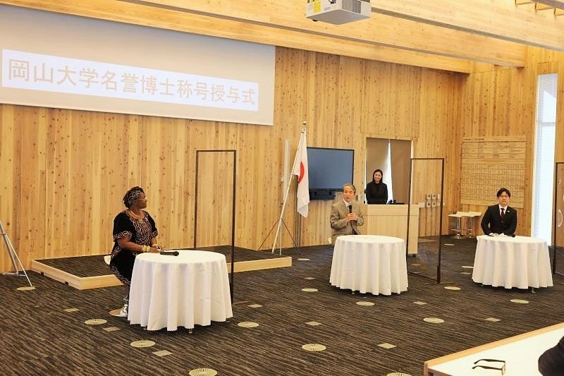 アブゼ・ジグマ王女と学長のトークセッションの様子