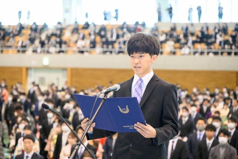 答辞を読む古段さん