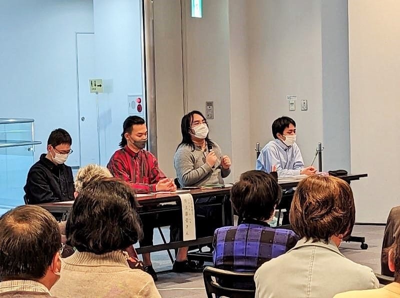 岡山大学短歌会の部員(左から、長田さん、井上泰壱さん、阿美幸樹さん、伊島研二さん)