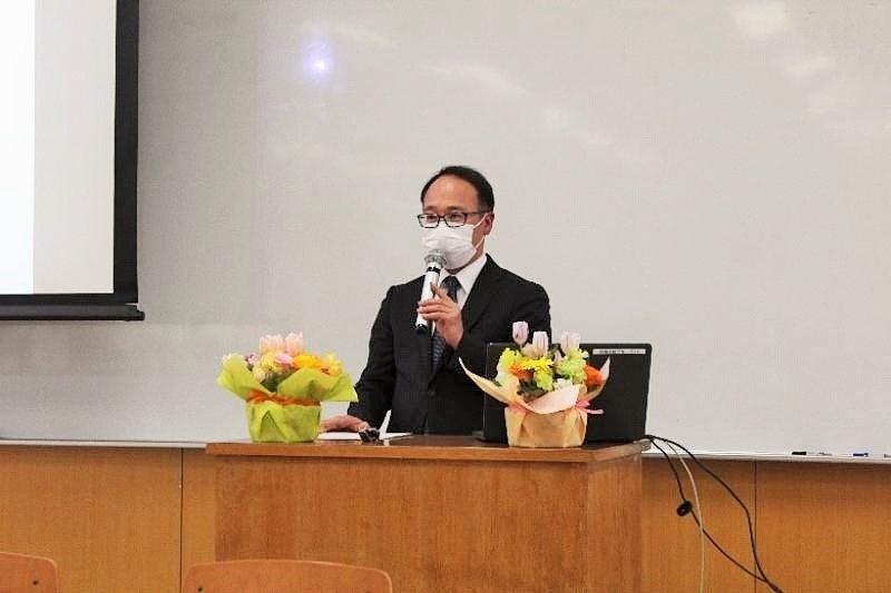 真庭高等学校の藤井先生による修了生講演