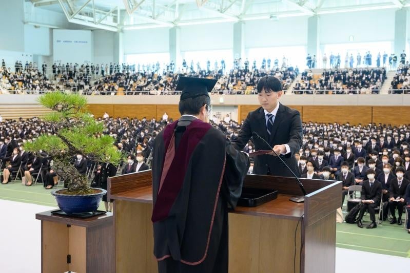 受賞者代表への表彰状