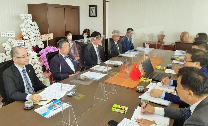 学長表敬の様子