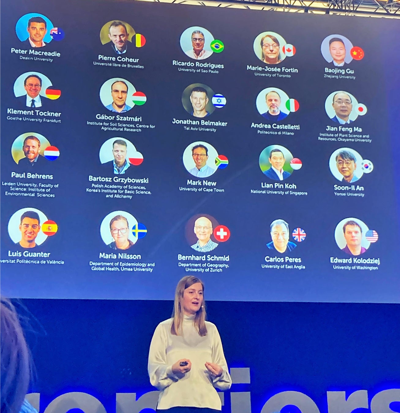 Frontiers共同設立者であるKamila Markram 氏よるNational Chanpion 20人の発表(馬教授は右端列上段2列目)