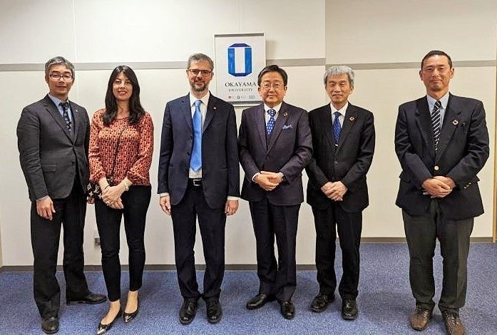 集合写真（チェザリス学長：左から３番目、那須学長：右から３番目）